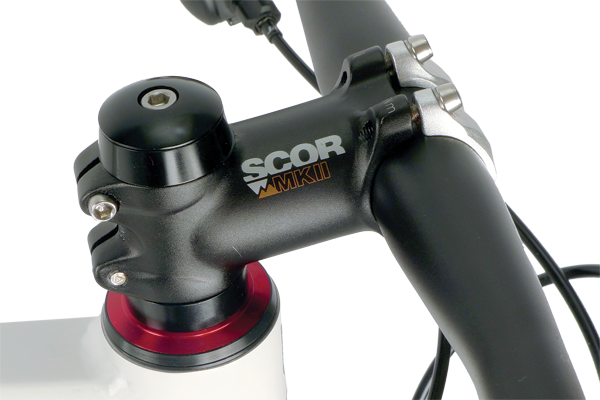 A stubby 70mm stem encourages a rearward weight bias while the long top tube ensures that the cockpit is anything but cramped.