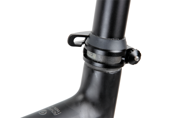 The Stereo Race mightn’t come with a dropper post but at least Cube has spec’d a really effective quick release Syntace collar. 