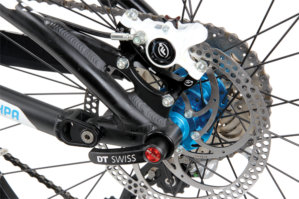 The Stereo Pro lacks a thru-axle up front but the rear end utilises the 142x12 Syntace system to keep it stiff.