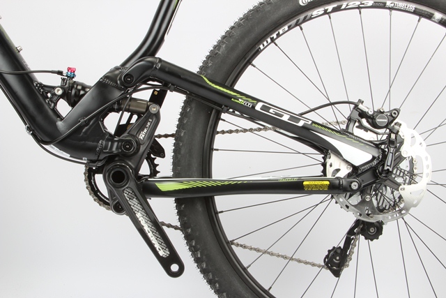 The AOS suspension provides a relatively rearward axle path that makes the most of the available travel—in many situations it feels like more than 110mm of squish.