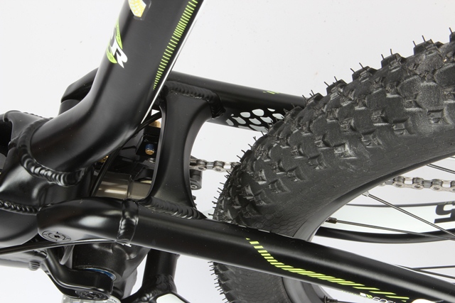 There’s tons of clearance within the swing arm should you wish to fit some wider rubber.