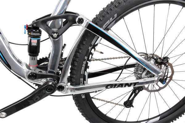 With a new single-sided swing-arm strut, Giant has been able to shorten the chainstay length by 10mm compared with their Anthem XC racer.