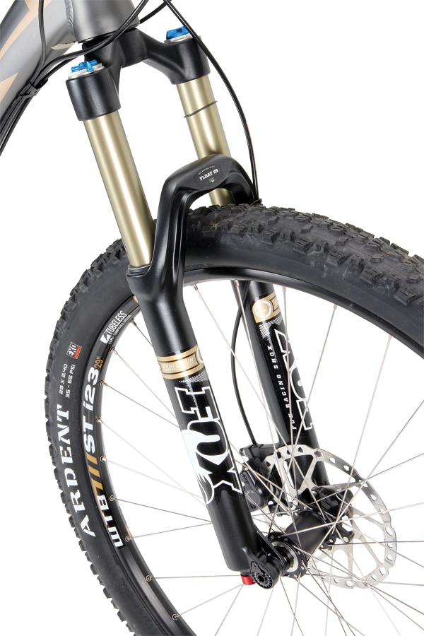 With big 34mm inner legs, the 140mm travel Fox Float CTD fork was an ideal companion for the solid frame.