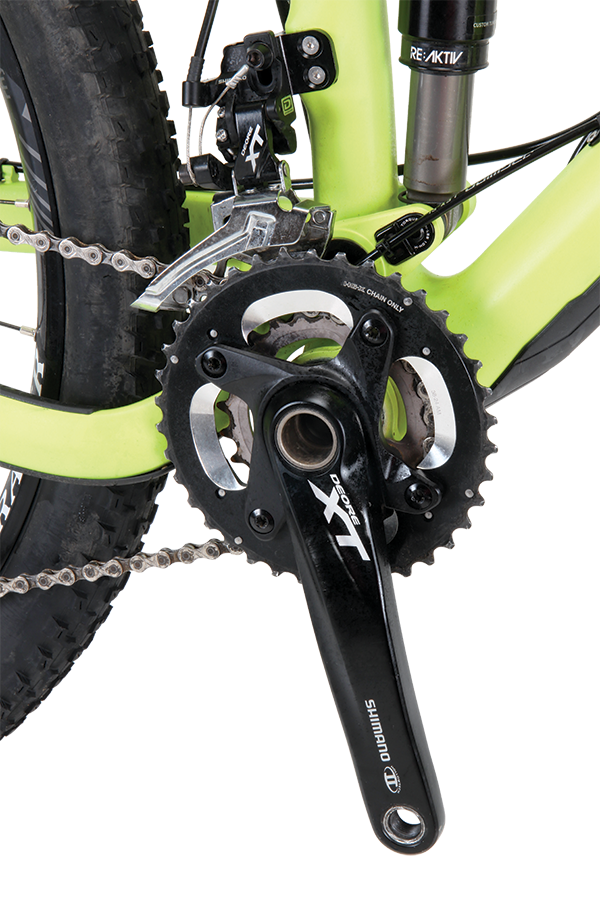 While 2x10 drivetrain offers a wide gear range a one-by setup with a 32-tooth would have been optimal for the suspension kinematics.