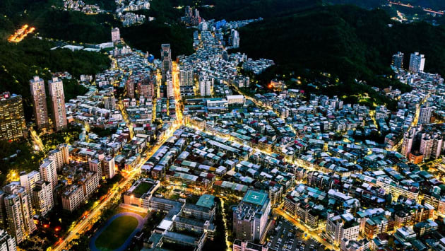 Arjan Paauw Tapiei night from 101 heights