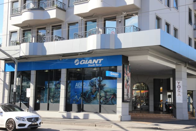 With its street corner location, high windows and wide frontage, Giant South Yarra has a great presence on Melbourne’s famous Toorak Road. This photo was taken at about 10 am just as the 1,000th Mercedes passed by for that day.