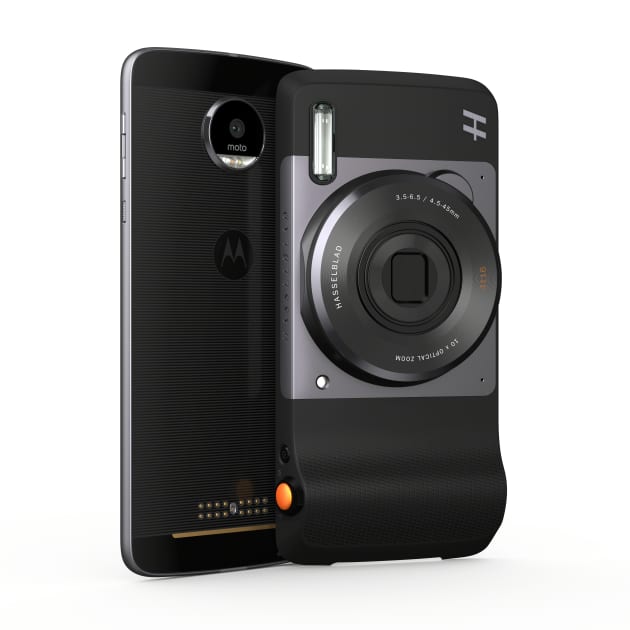 The Hasselblad True Zoom connects seamlessly with your Moto Z phone.