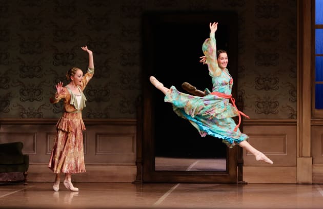 L-R Sarah Hepburn and Melissa Boniface in West Australia Ballet's Cinderella. Photo: Emma Fishwick.