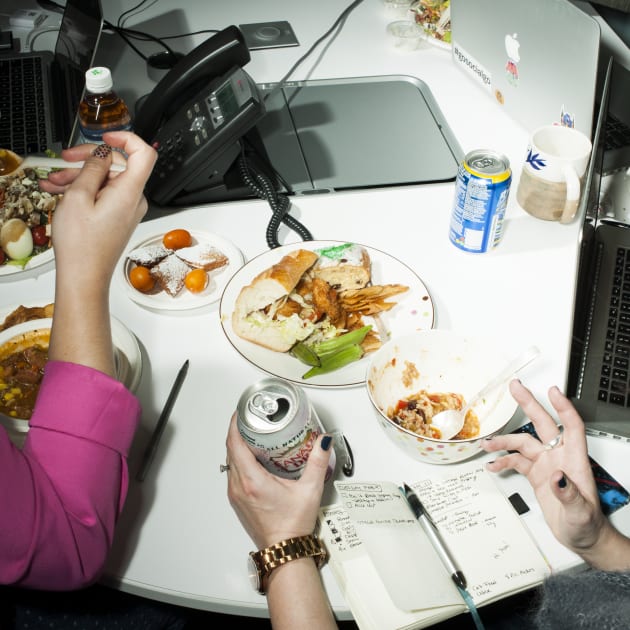 Office Lunch, New Jersey, 2016. © Brian Finke.