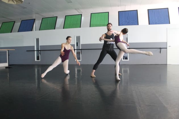 ProJECTION students Diella Wade and Molly Parnell rehearsing with Ballet Wales's Robbie Moorcroft ahead of 'Architecture of Loss'.