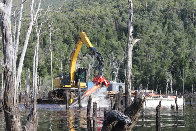 Underwater-timber-extraction-by-Hydrowood.JPG