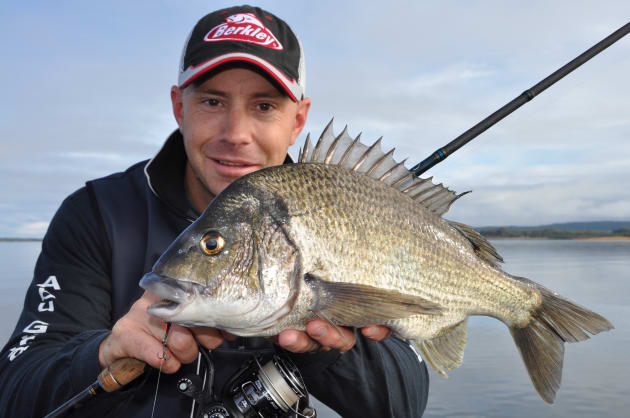 tactics-for-black-bream-fishing-world