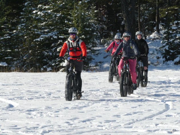 21-e-fatbikes-crunching-the-snow-in-banff---huw-kingston-1.jpg