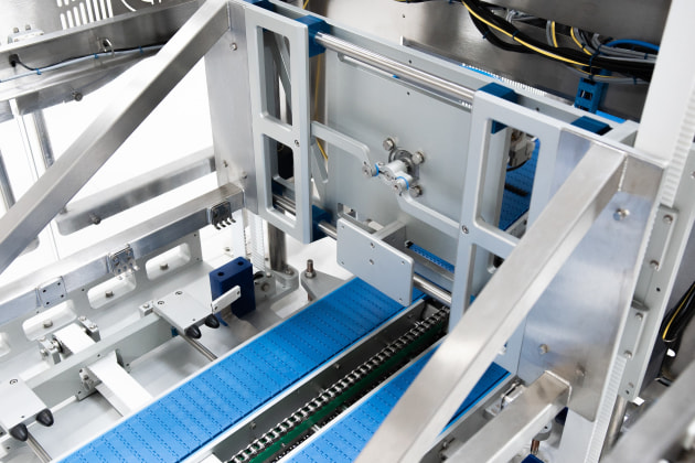 The Case De-Stacker can be used to deliver single or multiple stacked cases to both manual packing lines and existing automated packaging equipment.