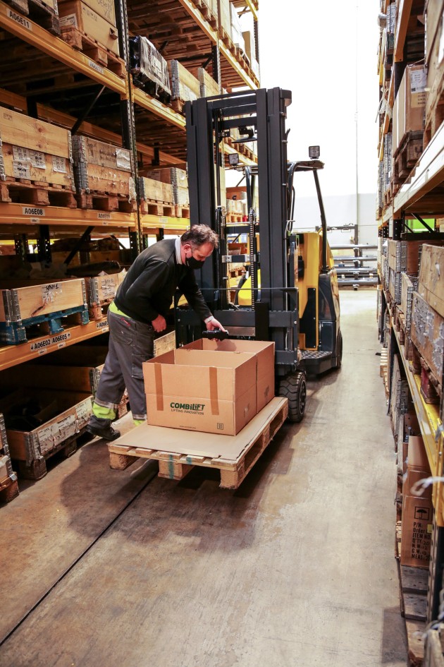 The new stand-on electric powered Aisle Master-OP combines the features of a narrow aisle articulated forklift and an order picker for versatile operation in the warehouse.