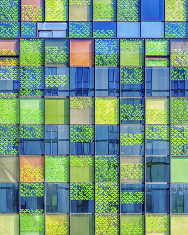 Edi Ivancic, Checkered facade