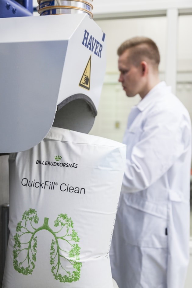Filling at the BillerudKorsnas Packaging Development Centre.