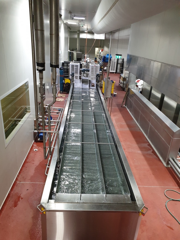 Built with food-grade stainless steel, the Linear Chiller is easy to clean and maintain, meeting the rigorous demands of food processing environments.