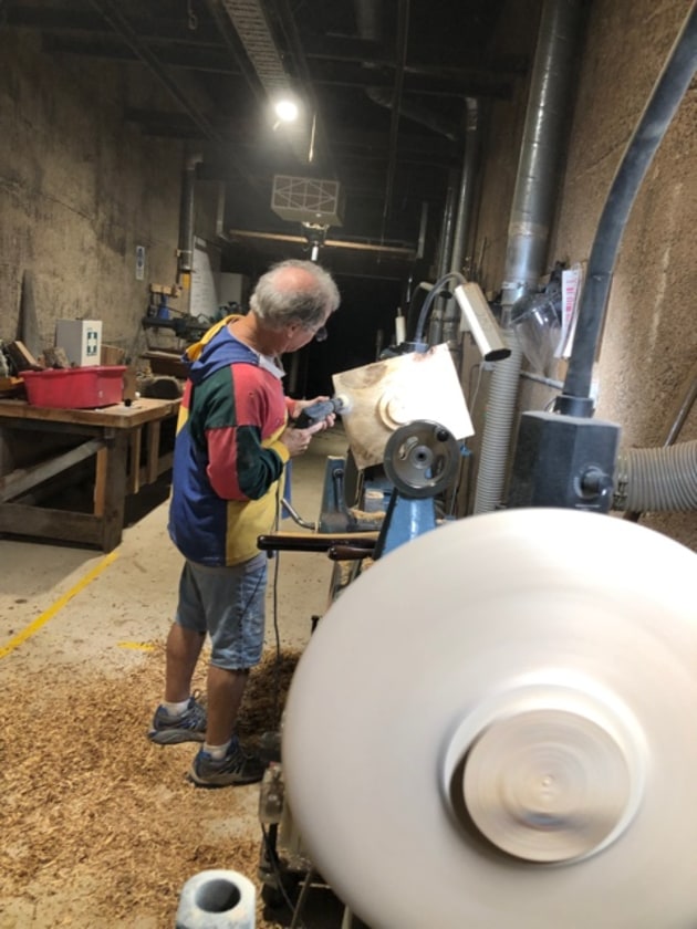 jeff-at-the-lathe-in-the-kilns-cooroora.jpeg