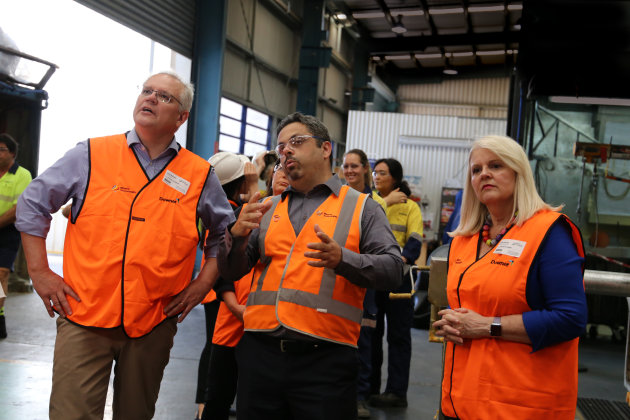 Prime Minister Scott Morrison and Mineral Technologies GM Alex deAndrade with Minister Karen Andrews.