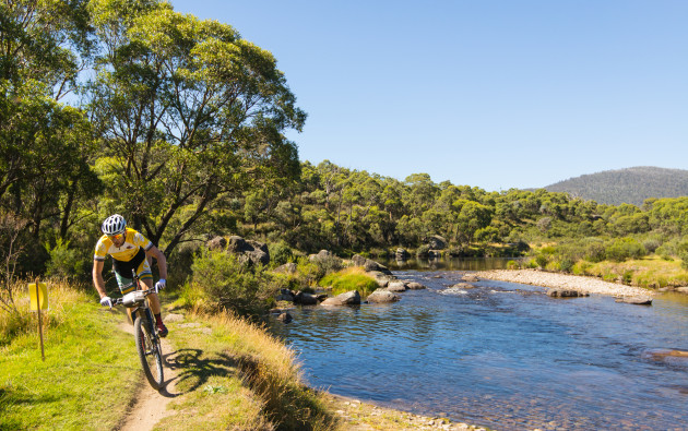 mtb_snowies_thredbo_river_mountains_yellow_jersdy_ls---credit-in2adventure.jpg