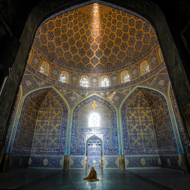© David Sov. Finding solitude in a blue mosque. Single Shot category featured entry, Australasia's Top Emerging Photographers 2023