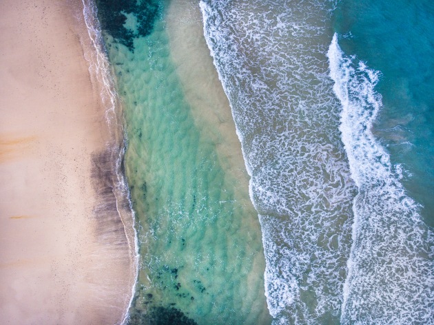 Aerial seascape from Lenox Head captured with a drone during sunny conditions. The overhead light was strong and helped capture an aerial rich in colour that required minimal adjustment in post. DJI Mavic Pro, 1/280 @ f2.8, ISO 100. 