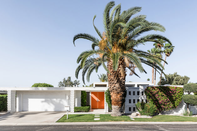 Palm Springs. Canon EOS 5D Mark IV. EF16-35mm f/2.8L III USM lens. 1/640s @ f7.1, ISO 250.