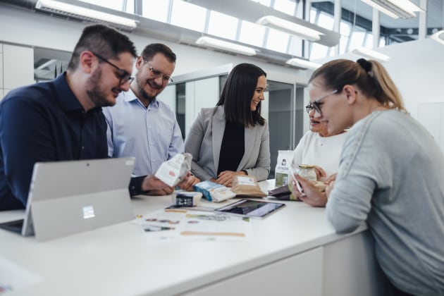 The Leibinger team regularly discusses the latest innovations, and optimises its coding and marking portfolio.