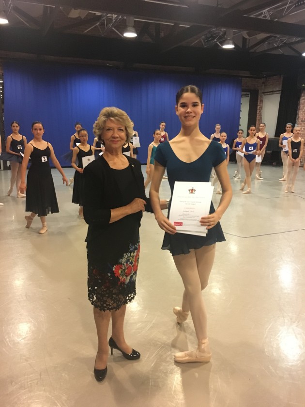 Diana de Vos with Overall Senior Winner Indianna Scott.