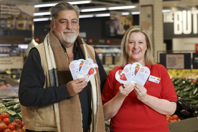 SecondBite ambassador Matt Preston and Coles GM Sustainability Brooke Donnelly at the SecondBite Winter Appeal donation cards.