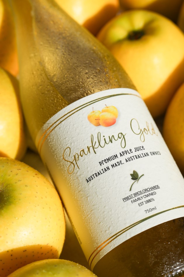 Produced from a mix of premium apple varieties grown at Priest Bros Orchards at Pakenham Upper, Sparkling Gold fruit was hand-selected for flavour, colour and juicing qualities.
Source: Priest Bros Orchards