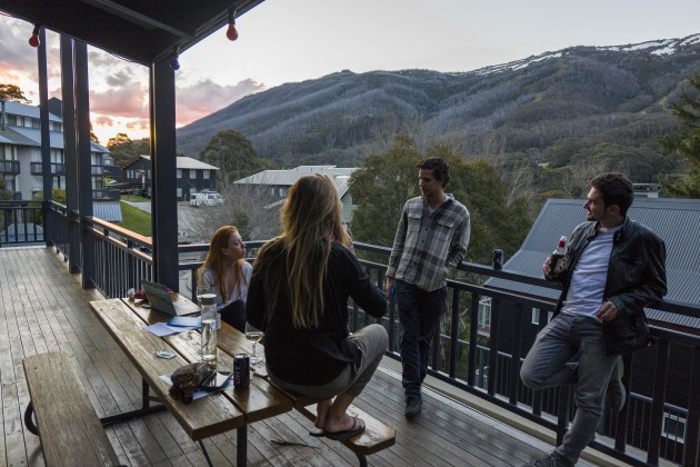 thredbo-yha_balcony_sunset_2017-2.jpg