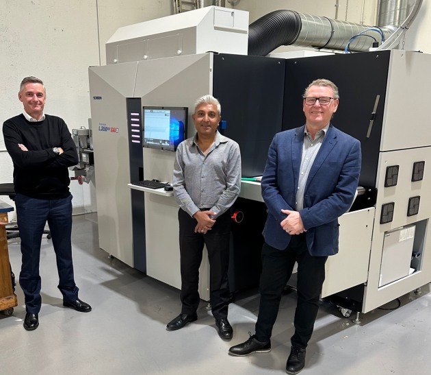 Digital benefits with new Screen L350UV SAI: (l-r) Steve Hodson, Fujifilm NZ; Dinesh Kumar, Unimax, and Jason Jones, Jet Technologies