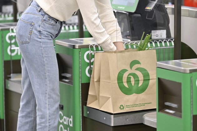 Woolworths has committed to a multi-million dollar partnership with Adelaide manufacturer Detpak to increase local manufacturing capacity for paper bags.
Image: Woolworths