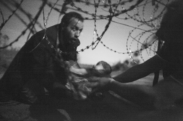 <i>'Hope for a New Life,' by Australian freelance photographer Warren Richardson has been named World Press Photo of the Year 2015.</i>