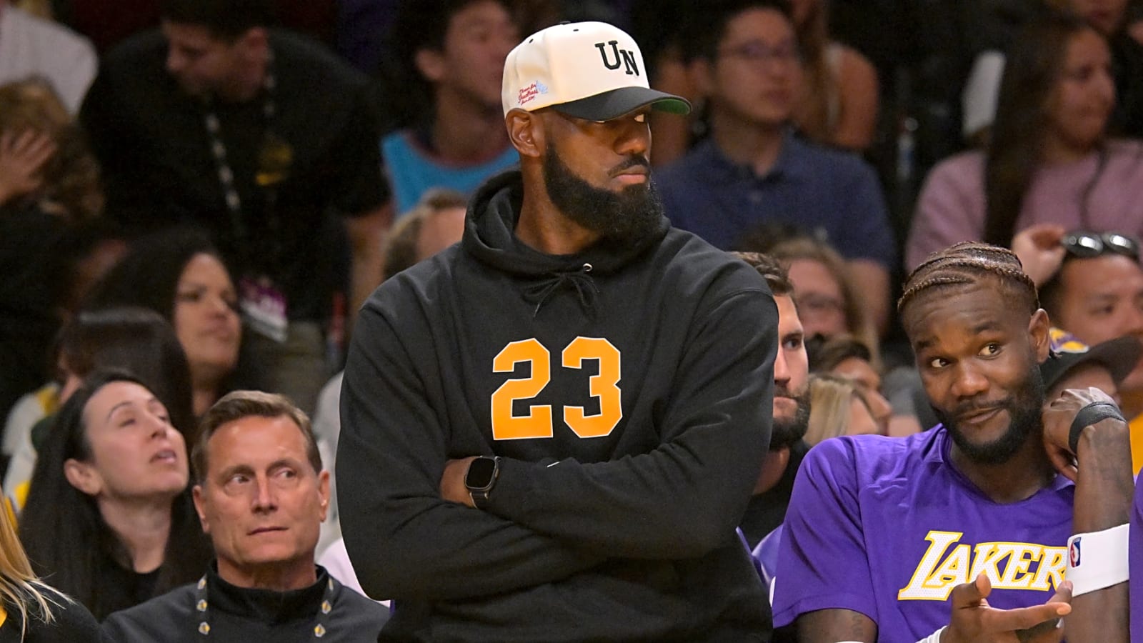 Lakers targeting mid-November for LeBron James return