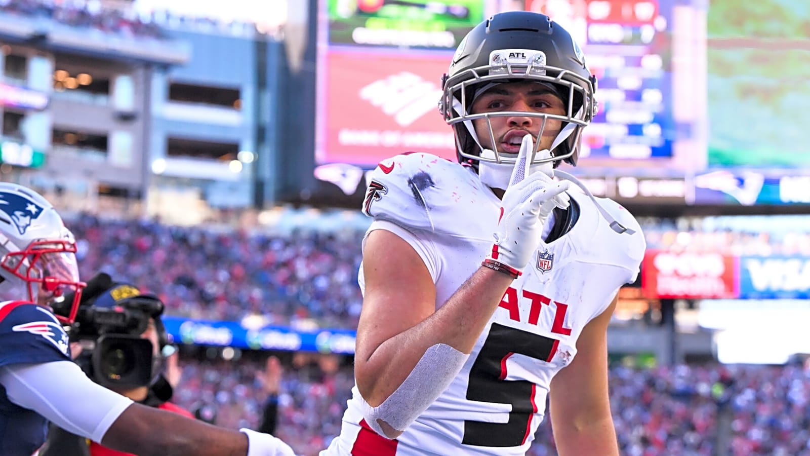 The 'Active 100-catch NFL seasons' quiz