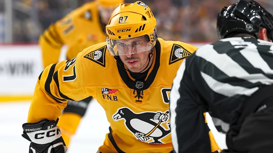 Penguins captain Sidney Crosby extends record streak