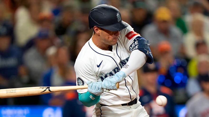 Mariners designate Dylan Moore for assignment