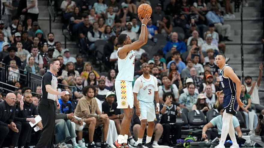 Fox and the San Antonio Spurs Get it Done Against the Hawks 135-126