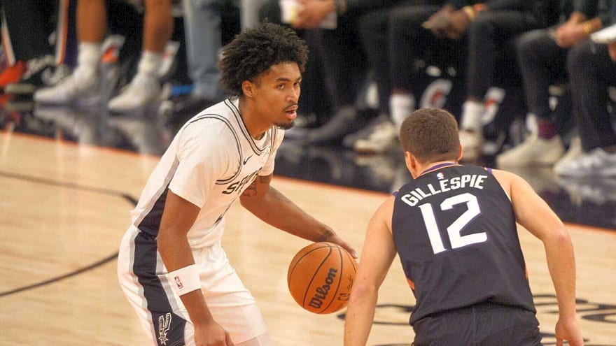 Shorthanded Phoenix Suns Take Down Shorthanded Spurs 111-102