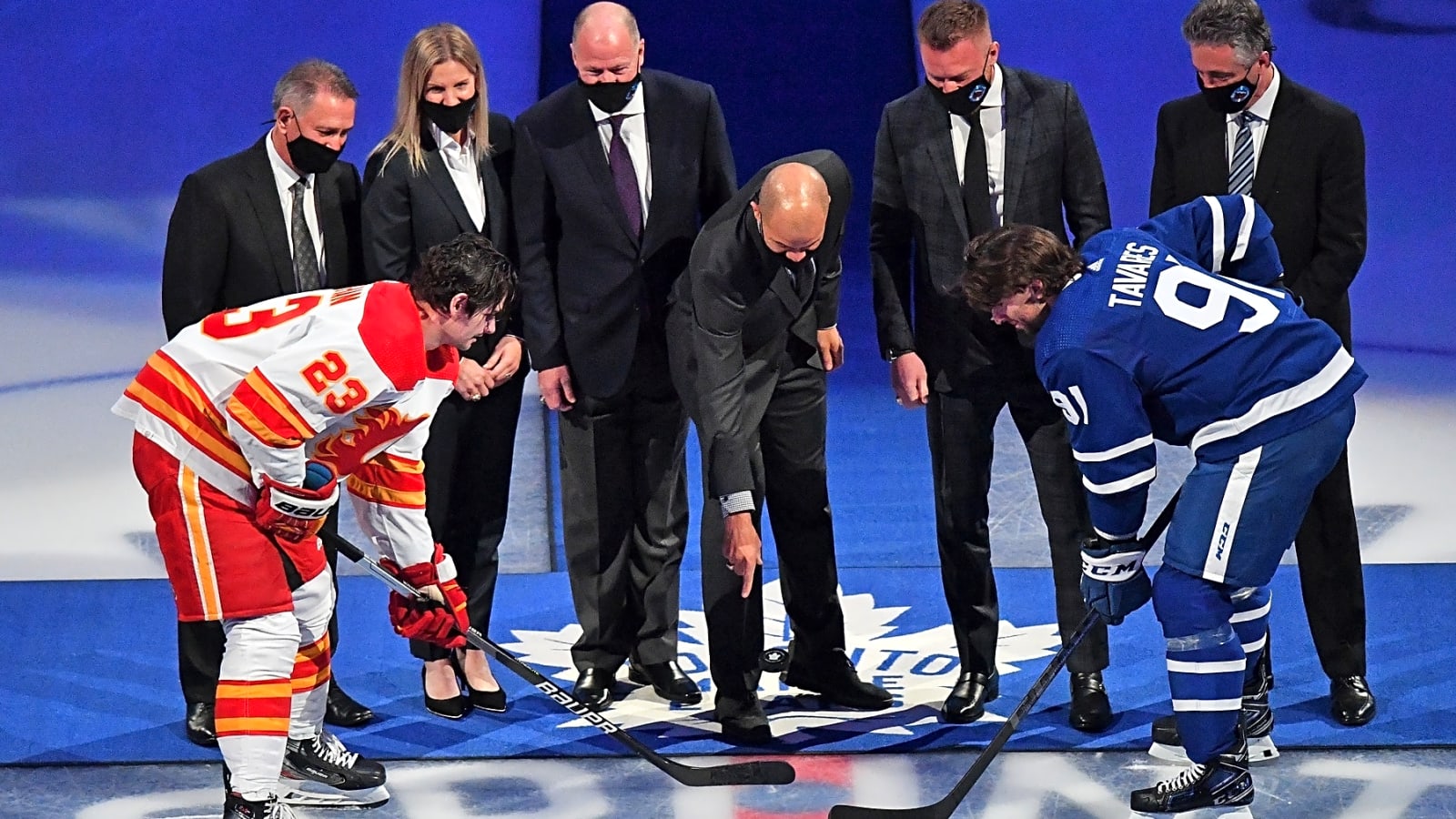 NHL Notebook: John Tavares scores 500th point with Maple Leafs