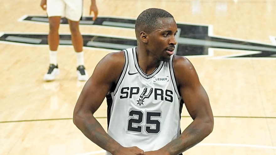 Spurs To Re-Sign David Jones Garcia To Two-Way Deal