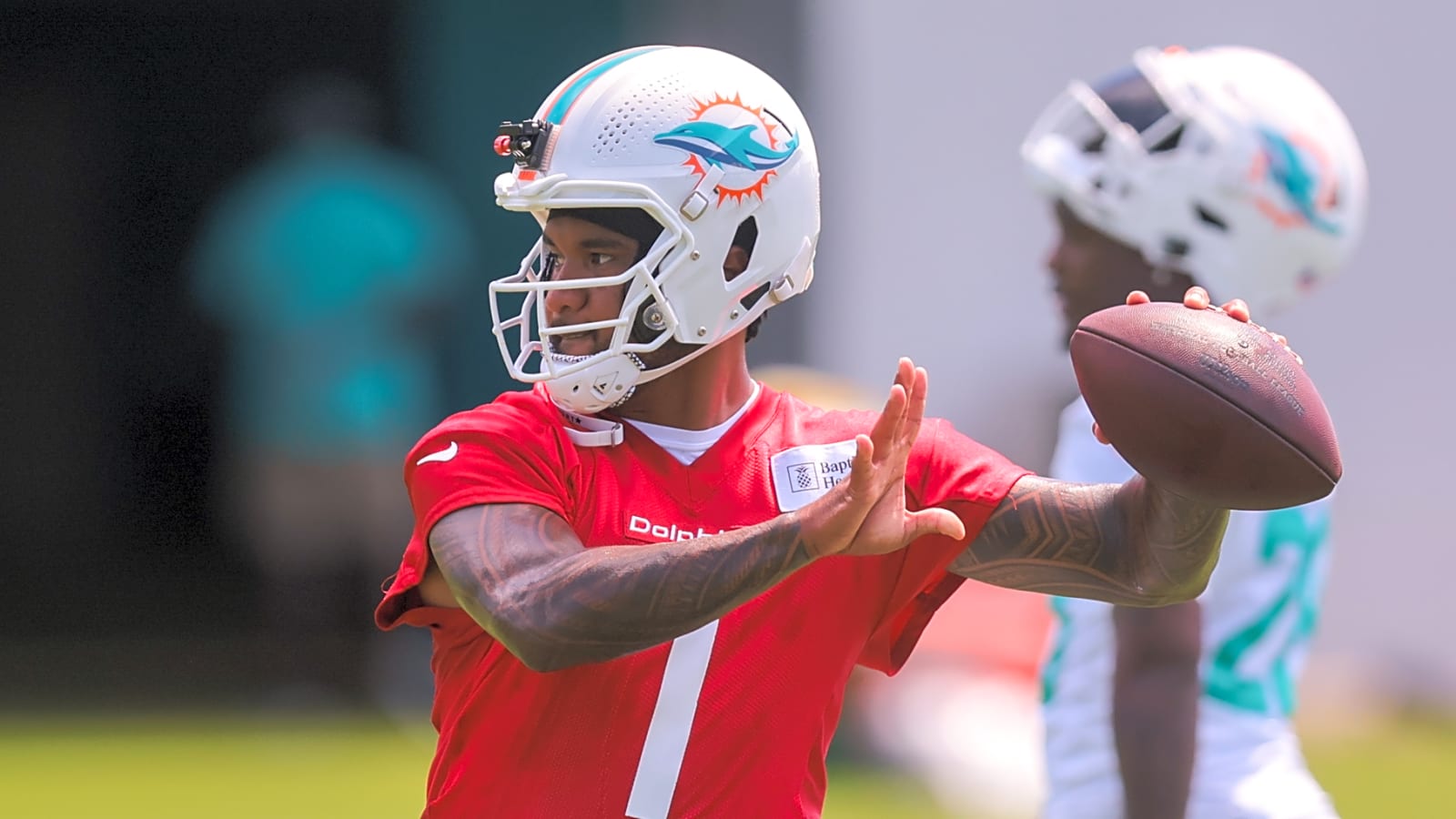 Former Dolphins Star Believes Tua Tagovailoa Shows Similarities to Elite QB