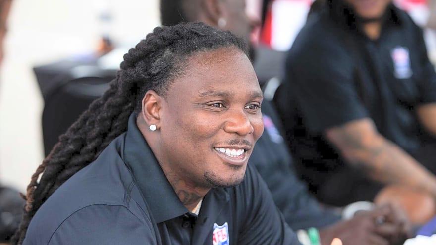 Sports world reacts to former Titans RB Johnson revealing ALS battle