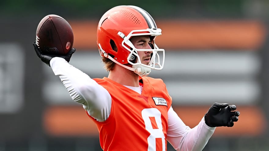 Browns abandon four-QB approach by trading Kenny Pickett