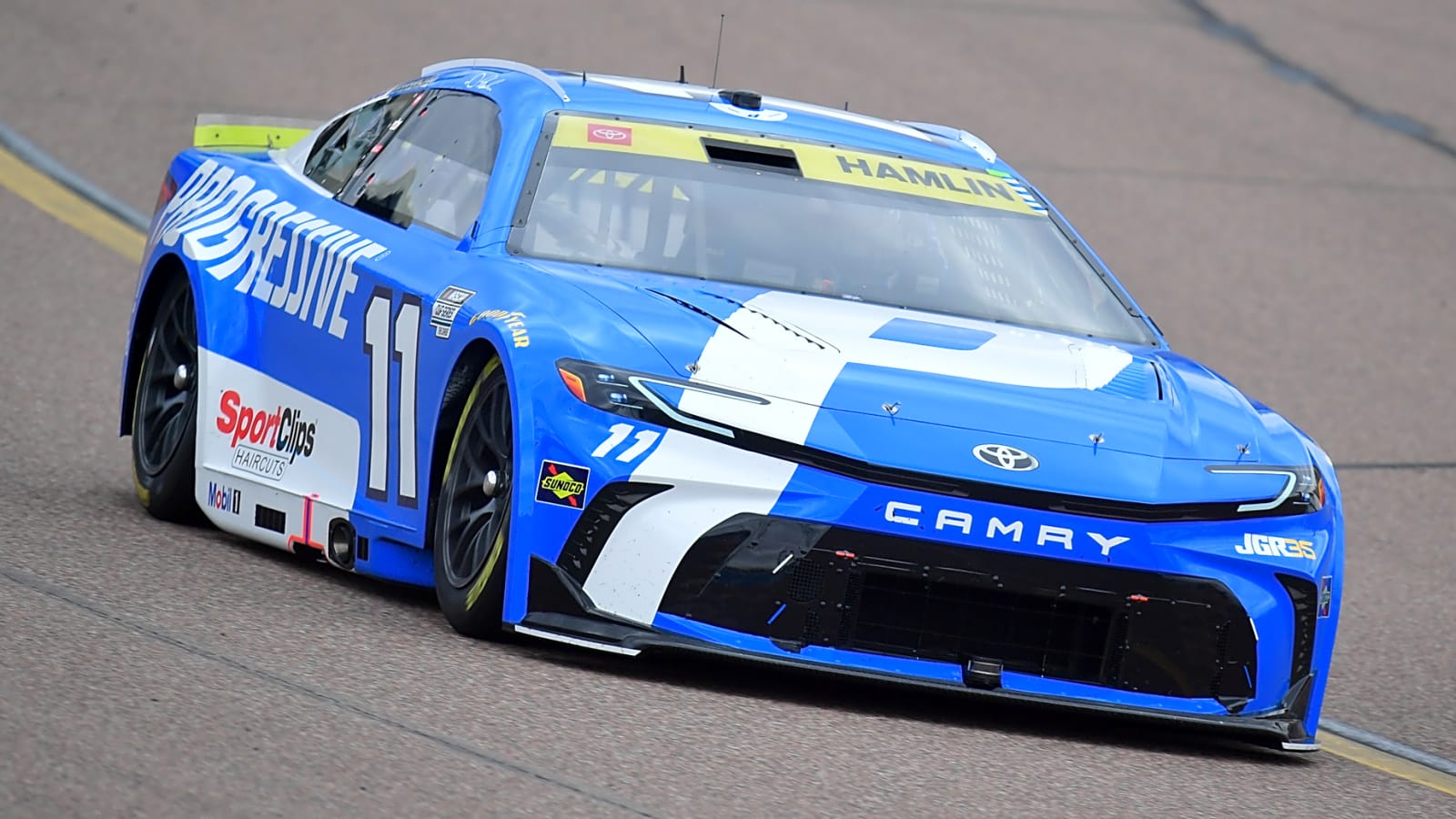 Denny Hamlin unable to capitalize on Kyle Larson's poor day at Phoenix