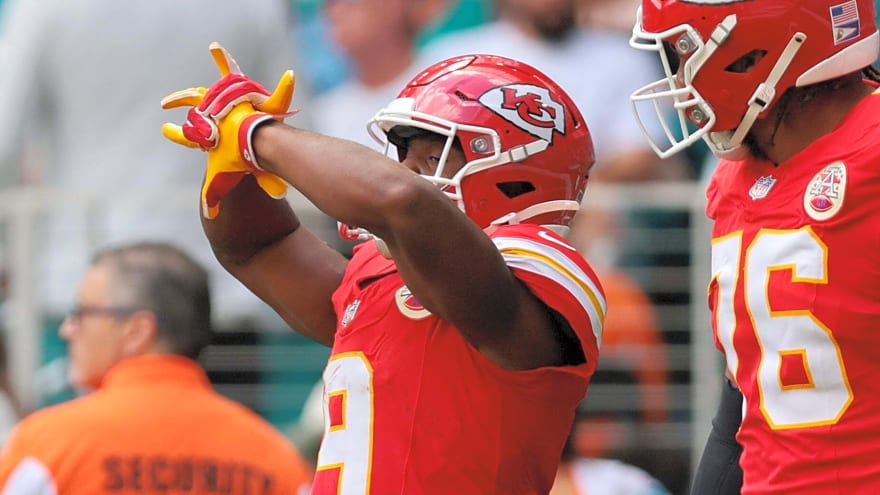 Kenneth Walker’s reign of terror continues, and 3 more halftime takeaways from Kansas City Chiefs’ Week 3 tilt vs. the Miami Dolphins
