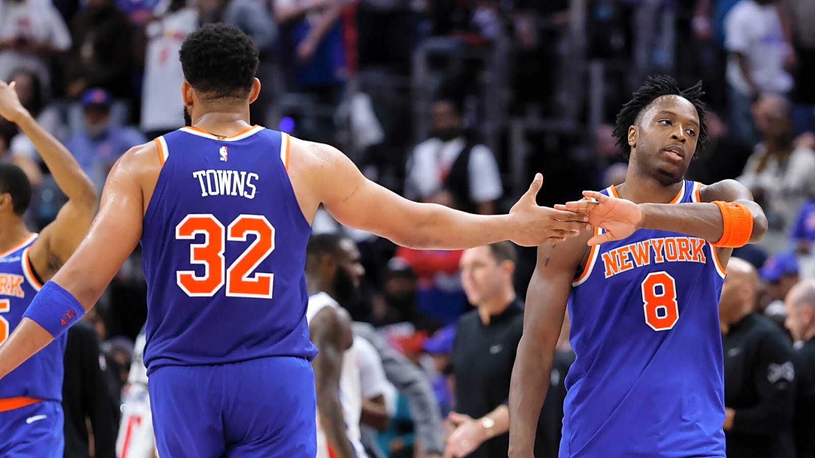 Timekeeper's error adds drama to end of Knicks-Pistons' Game 3
